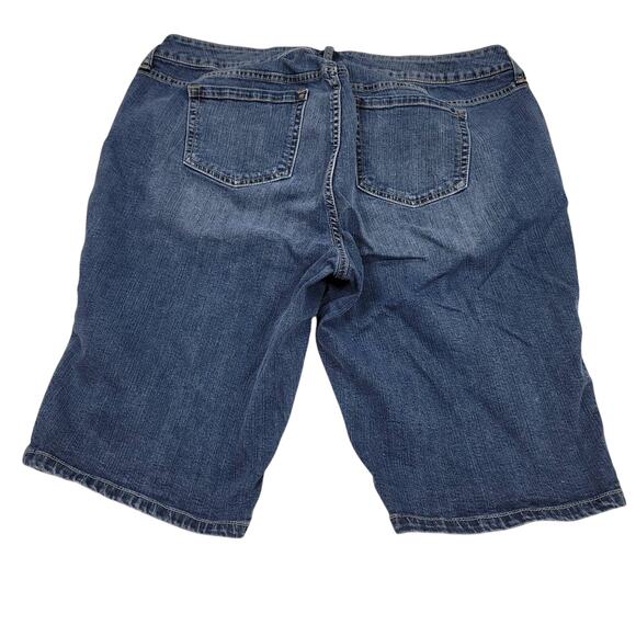 Torrid Boyfriend Bermuda Distressed Whiskering Women Denim Shorts 18 - Picture 2 of 6